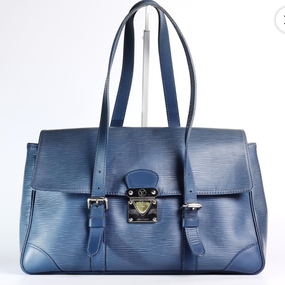 Pre-Owned Louis Vuitton Segur MM Handbag in Myrtille Blue Epi Leather
